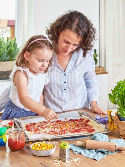 Author of the Cookbook for little chefs cooking with her daughter, kids, recipes